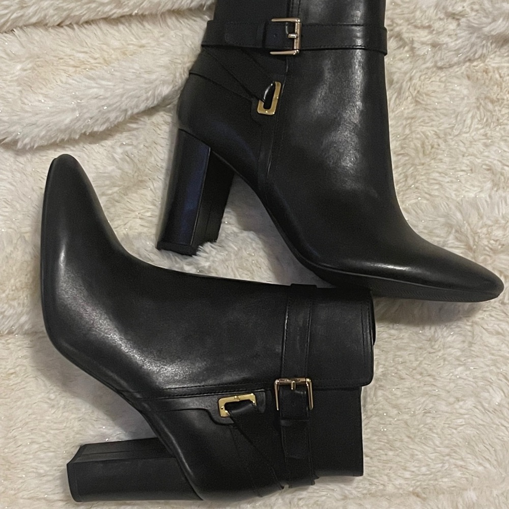 NWOB Lauren Ralph Lauren Mackinley Booties